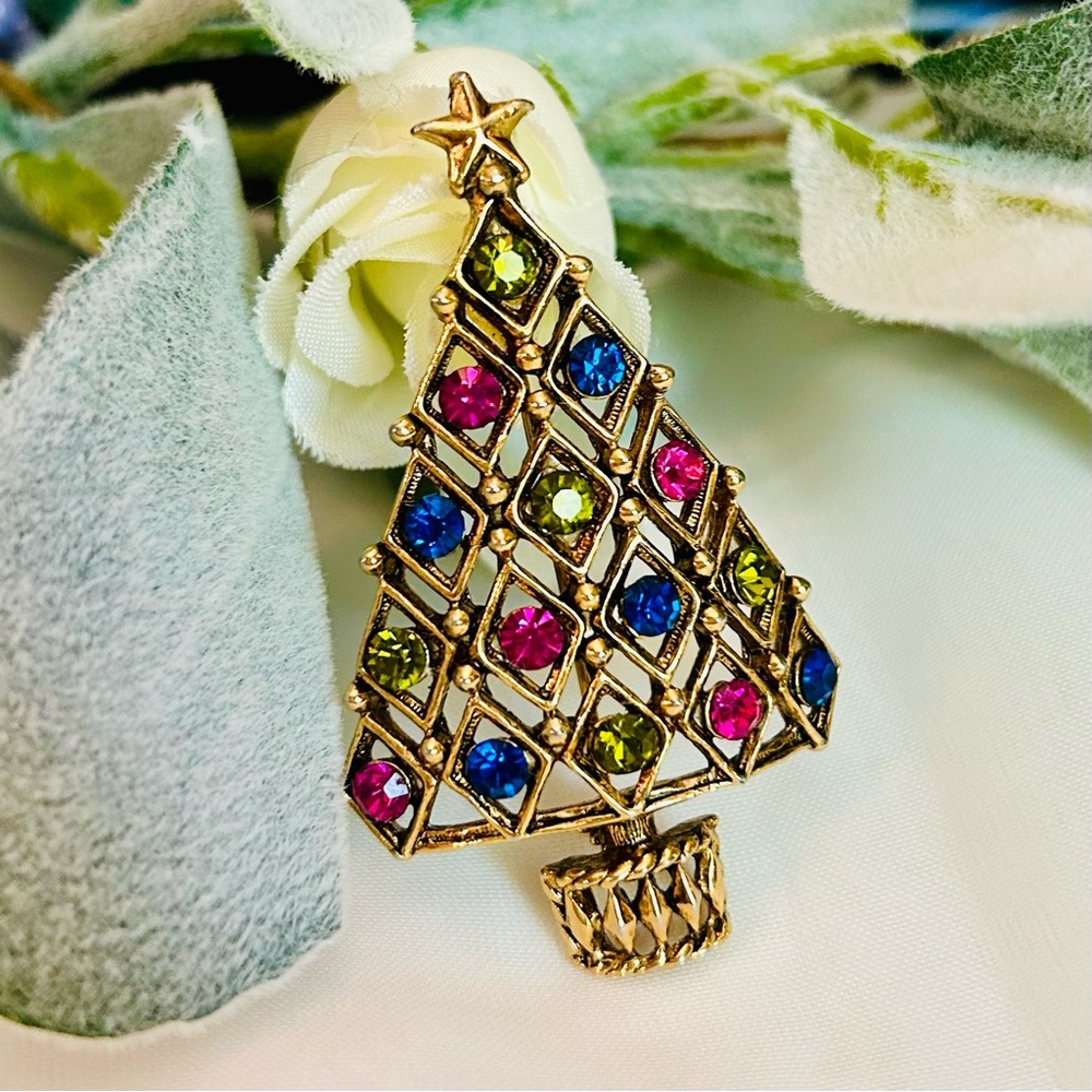 Christmas Tree Vintage brooch/Pin signed Hedy. Green, Pink Rhinestones.Christmas